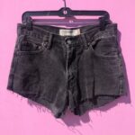 SUPER CUTE LEVIS RELAXED FIT 550 HIGH-WAISTED DENIM CUTOFF SHORTS ANGLED CUT PERFECT FADE
