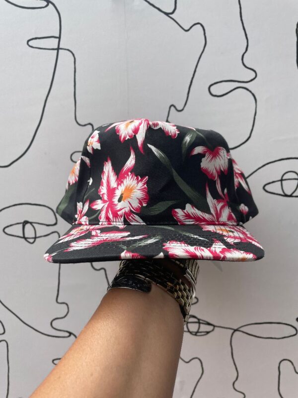 product details: *DEADSTOCK* TROPICAL PRINT SNAPBACK photo