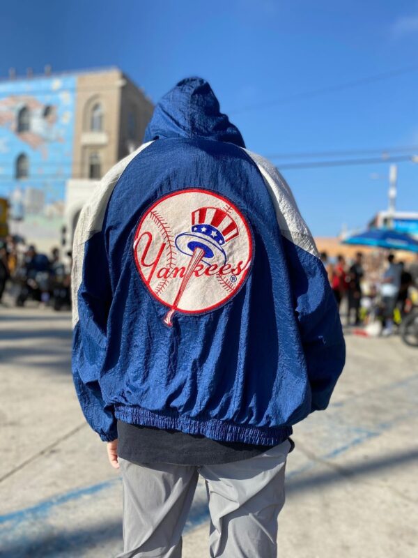product details: NEW YORK YANKEES EMBROIDERED BACK PATCH WINDBREAKER JACKET AS-IS photo