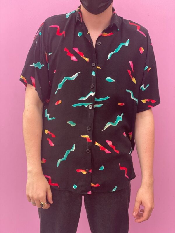 product details: AMAZING 1990S ZIG ZAG ABSTRACT CONFETTI PRINT SHORT-SLEEVE BUTTON-UP RAYON SHIRT photo