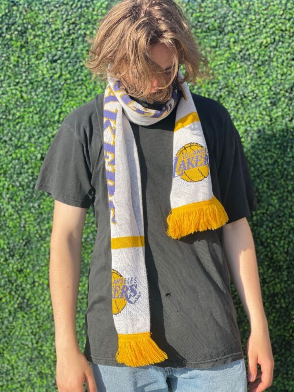 product details: VINTAGE 1990S LOS ANGELES LAKERS STITCHED KNIT SCARF photo