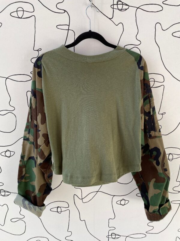 product details: LONG SLEEVE CROPPED SHIRT WITH RECONSTRUCTED CAMO JACKET SLEEVES WITH UTILTY POCKETS photo