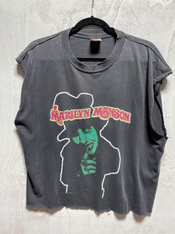 product details: MARILYN MANSON SMELLS LIKE CHILDREN GRAPHIC SLEEVELESS CROPPED TEE photo