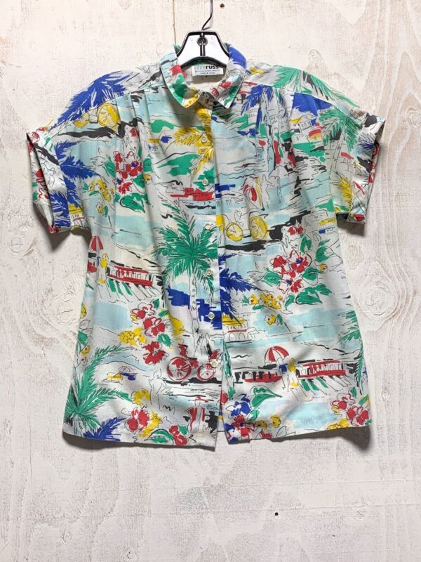 product details: COLORFUL BEACH TOWN PRINTED SHORT SLEEVE BUTTON UP SHIRT photo