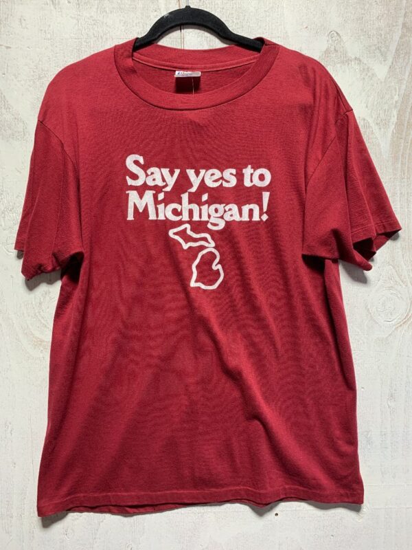 product details: T-SHIRT SAY YES TO MICHIGAN photo