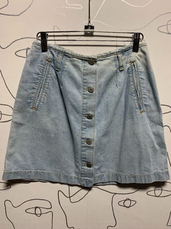 product details: CUTE DENIM BUTTON UP SKIRT W FRONT POCKETS LIGHT WASH AS-IS photo