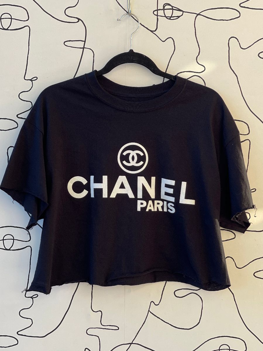 boat Oh dear Own Chanel Paris Logo Graphic Cut-off Crop Top | Boardwalk Vintage