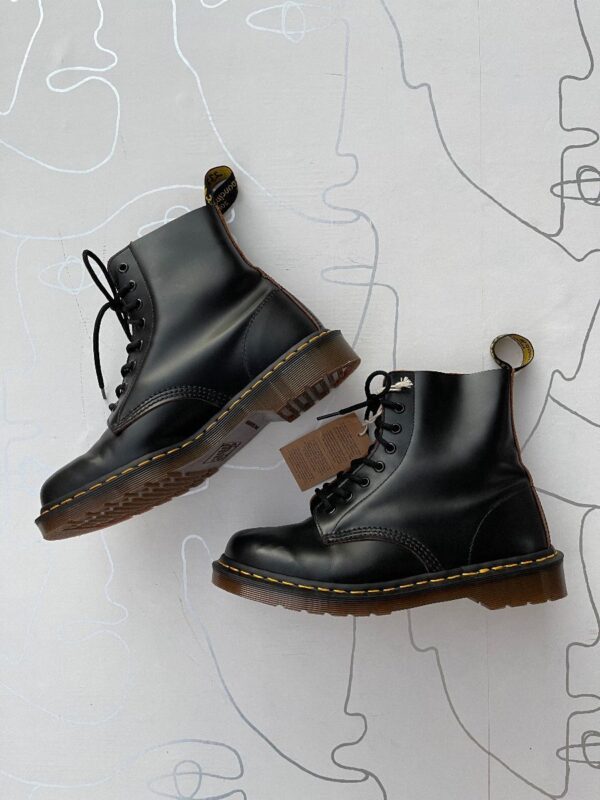 product details: CLASSIC DOCS LEATHER LACE UP HERITAGE FIT COMBAT BOOTS MADE IN ENGLAND DOC MARTENS photo