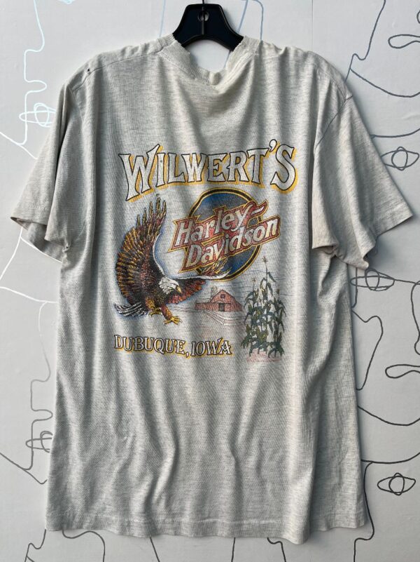 product details: AS IS - 90S WILWERTS HARLEY DAVIDSON DUBUQUE, IOWA GRAPHIC POCKET T-SHIRT photo