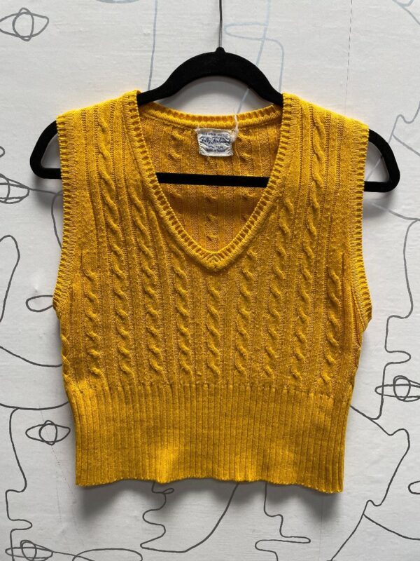 product details: CLASSIC PULLOVER CABLE KNIT SWEATER VEST 100% VIRGIN ACRYLIC photo