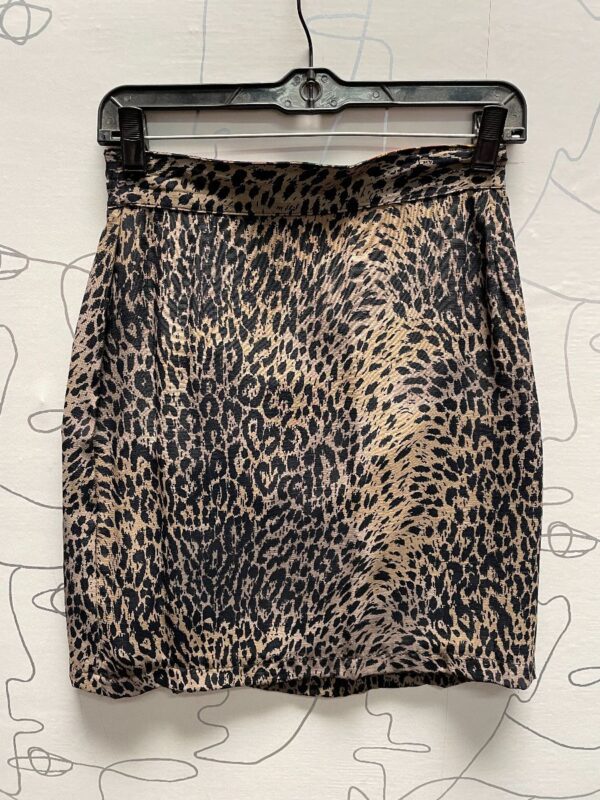 product details: FITTED CHEETAH PRINT MINI SKIRT WITH BACK CINCHED WAIST FUN PRINTED INTERIOR 100% RAYON photo