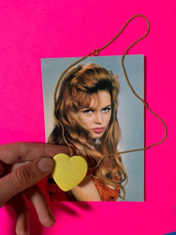 product details: CUTE VINTAGE YELLOW PLASTIC HEART CHARM NECKLACE DEADSTOCK FRENCH CHAIN NECKLACE photo