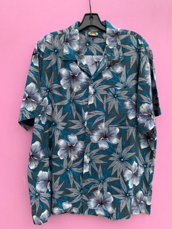 product details: HIBISCUS AND FLOWER PRINT SHORT SLEEVE BUTTON UP COTTON HAWAIIAN SHIRT photo