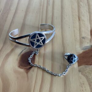 G&S ROUND ENAMEL PENTAGRAM DOUBLE BAR CUFF & CHAIN LINKED RING in SILVER, BLACK
