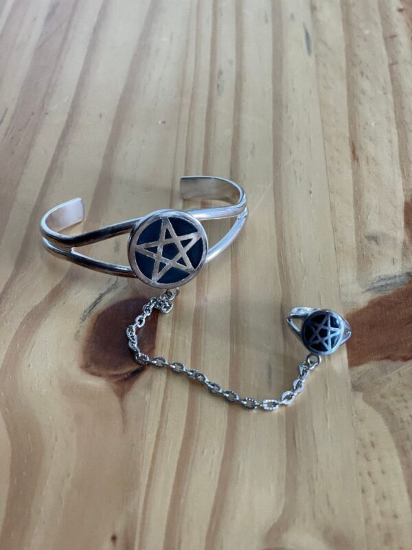 product details: ROUND ENAMEL STAR OF DAVID DOUBLE BAR CUFF & CHAIN LINKED RING photo