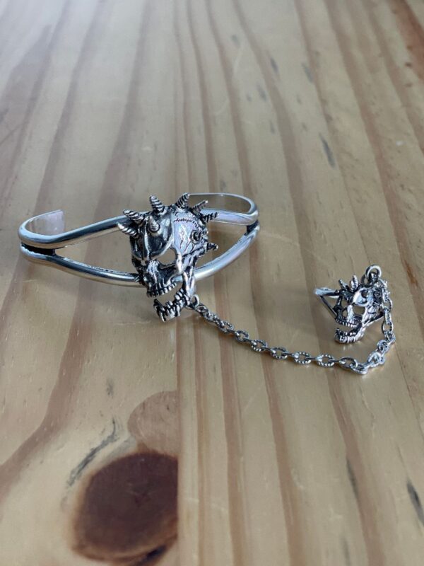 product details: SPIKED SKULL DOUBLE BAR CUFF W/ CHAIN LINKED RING photo