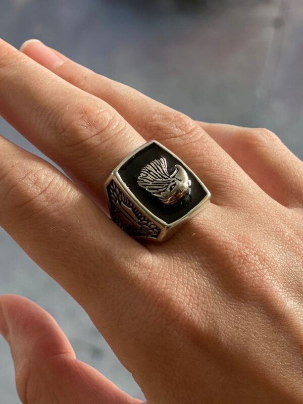 product details: 3D ENAMEL EAGLE HEAD RING W/ HARLEY SHIELD SIDES photo
