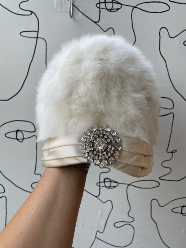 product details: FUR HAT CRYSTAL BROOCH photo