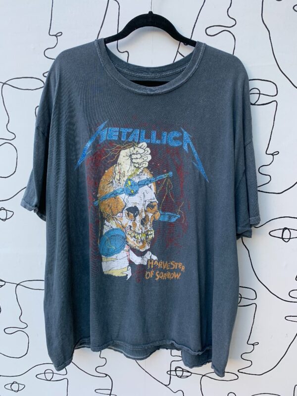product details: TSHIRT METALLICA BLUE GLITTER 1988 HARVESTER OF SORROW TOUR GRAPHIC photo
