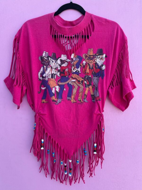 product details: 1980S FUN COWBOY CATS GRAPHIC CROPPED & RECONSTRUCTED FRINGE TOP photo