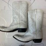 AS IS – RETRO 1960S CLASSIC WHITE LEATHER COWBOY BOOTS WITH STITCHING