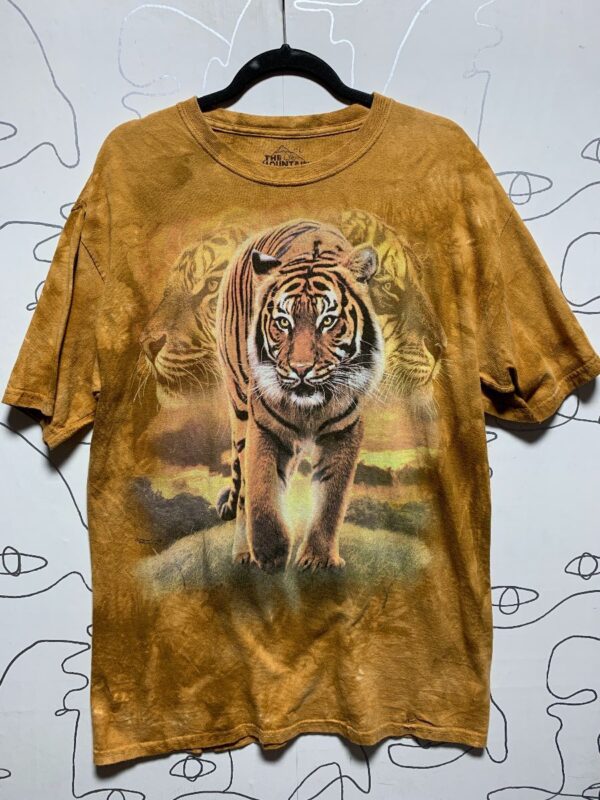 product details: THE MOUNTAIN TIE DIE T-SHIRT WITH TIGER GRAPHIC photo