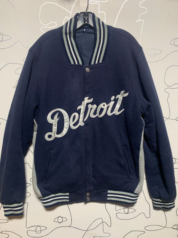 product details: MLB DETROIT TIGERS REVERSIBLE COACHES STYLED BUTTON UP JACKET photo