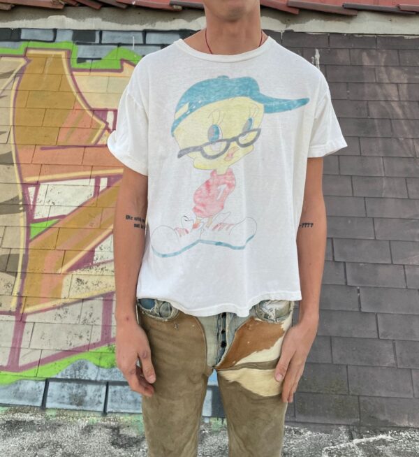 product details: PAPER THIN SOFT AND FADED 1980S TWEETY BIRD LARGE FRONT GRAPHIC TSHIRT BOXY FIT photo