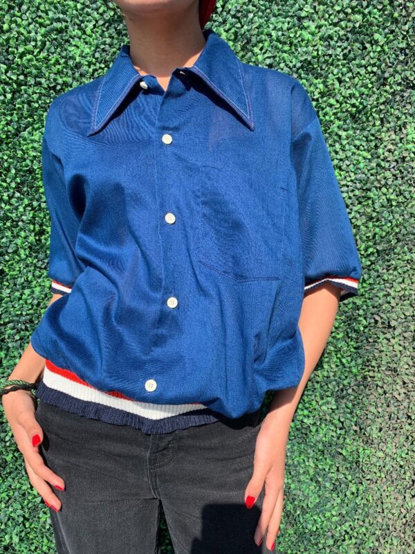 product details: SHORT SLEEVE BUTTON UP COLLARED BLOUSE WITH CINCHED WAIST photo