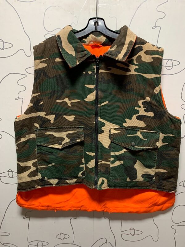 product details: THICK REVERSIBLE CAMO VEST W/ SAFETY ORANGE INNER LINING photo