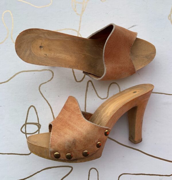 product details: RETRO GROMMETED LEATHER CHUNKY FAUX WOOD HEELS photo