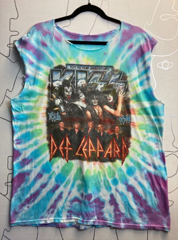 product details: TIE DYE KISS & DEF LEPPARD TOUR DISTRESSED MUSCLE TEE TANK photo