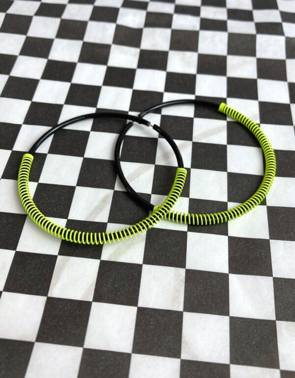 product details: NEON TWO TONE COIL DETAIL HOOPS *1980S DEADSTOCK photo