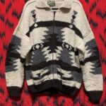 VINTAGE HAND MADE 100% CHUNKY WOOL ZIP UP SWEATER NATIVE DESIGN MADE IN ECUADOR
