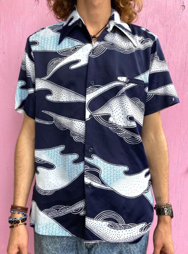 product details: RETRO 1970S ABSTRACT WAVE PATTERN POINTED COLLAR SHORT SLEEVE BUTTON UP POLYESTER SHIRT photo