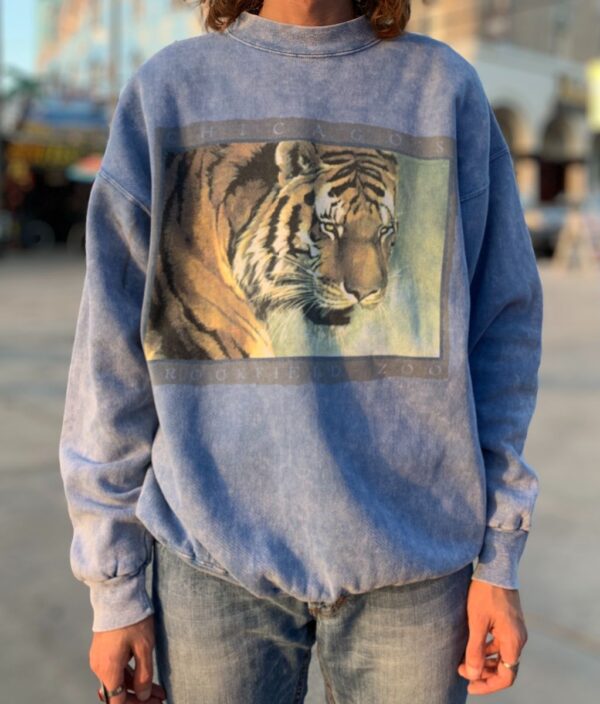 product details: RAD 1990S MINERAL WASH CHICAGO BROOKFIELD ZOO CREWNECK SWEATSHIRT WITH TIGER photo