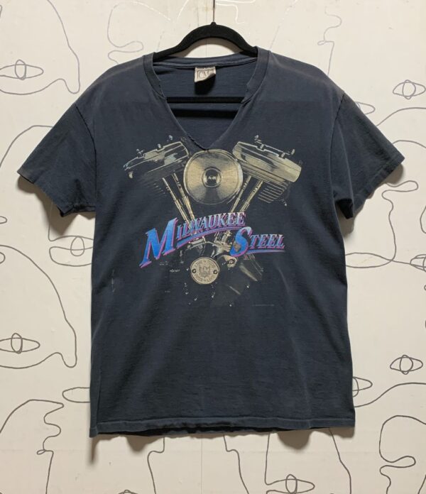 product details: COOL 1990S MILWAUKEE STEEL BIKE SHOP MOTORCYCLE CUT V-NECK T-SHIRT photo