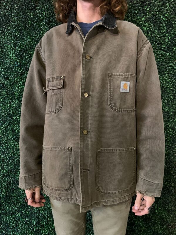 product details: CLASSIC HEAVY DUTY CARHARTT WORK JACKET WITH BLACK CORDUROY COLLAR AND VERTICAL STRIPED BLANKET LINING photo