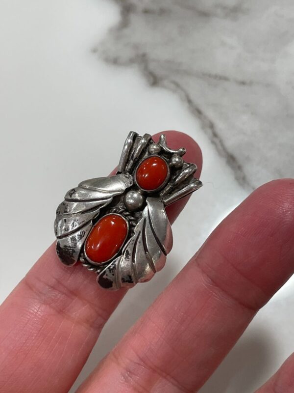product details: UNIQUE FLY SHAPED RING CORAL STONE INLAY photo