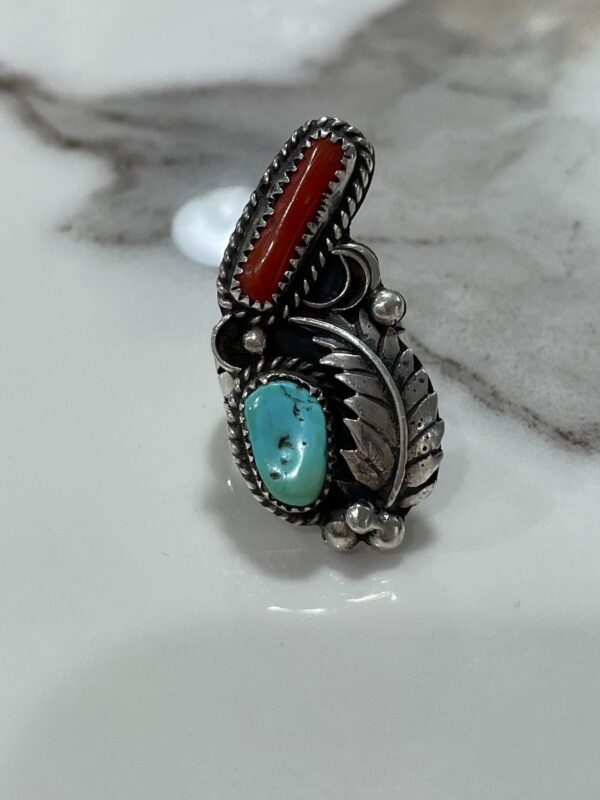 product details: LARGE LEAF ORNATE STERLING SILVER SETTING TURQUOISE & CORAL CHUNK RING photo