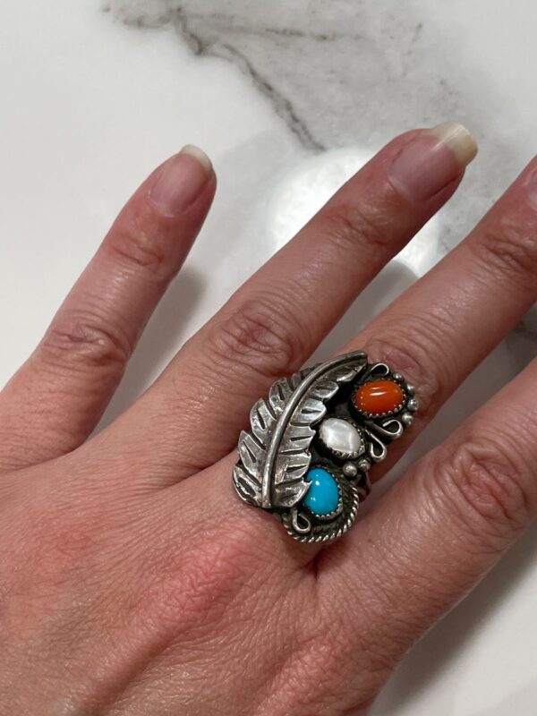 product details: ORNATE LEAF DESIGN RING 3 STONES (TURQUOISE, MOP, CORAL) photo