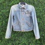 SUPER SOFT RETRO CROPPED DENIM JACKET WITH LEFT SIDE CHEST POCKET SMALL FIT