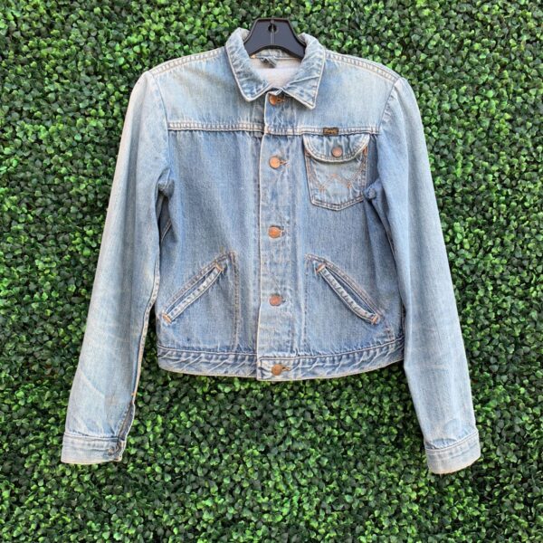 product details: SUPER SOFT RETRO CROPPED DENIM JACKET WITH LEFT SIDE CHEST POCKET SMALL FIT photo