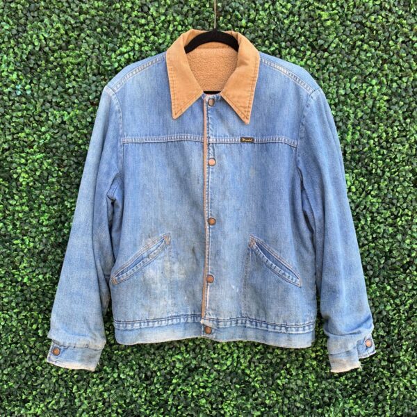 product details: DISTRESSED WRANGLER DENIM JACKET WITH CORDUROY COLLAR AND SHERPA LINED photo