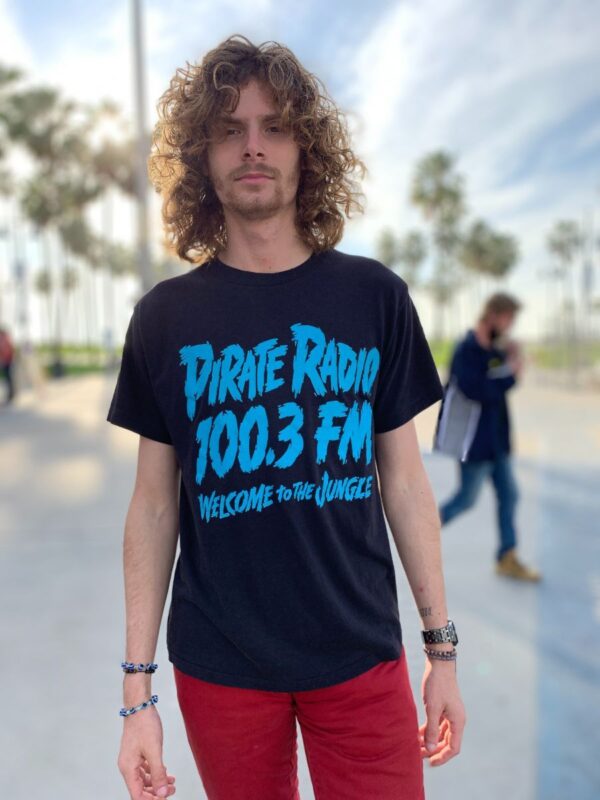 product details: WELCOME TO THE JUNGLE PIRATE RADIO 1003 FM T-SHIRT photo