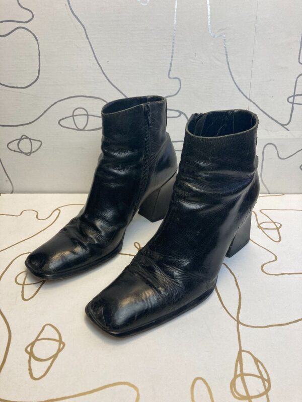 product details: 2-45 AS-IS 1990S SQUARE TOE ITALIAN LEATHER HEELED BOOT photo
