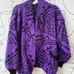 AS-IS AWESOME 1980S-90S GEOMETRIC PATTERN SLOUCHY DOLMAN CARDIGAN WITH POCKETS & RIBBED DETAILS
