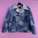 AS-IS RETRO 1970S PATCHWORK DENIM PRINT BUTTON UP JACKET W/ SHERPA LINING