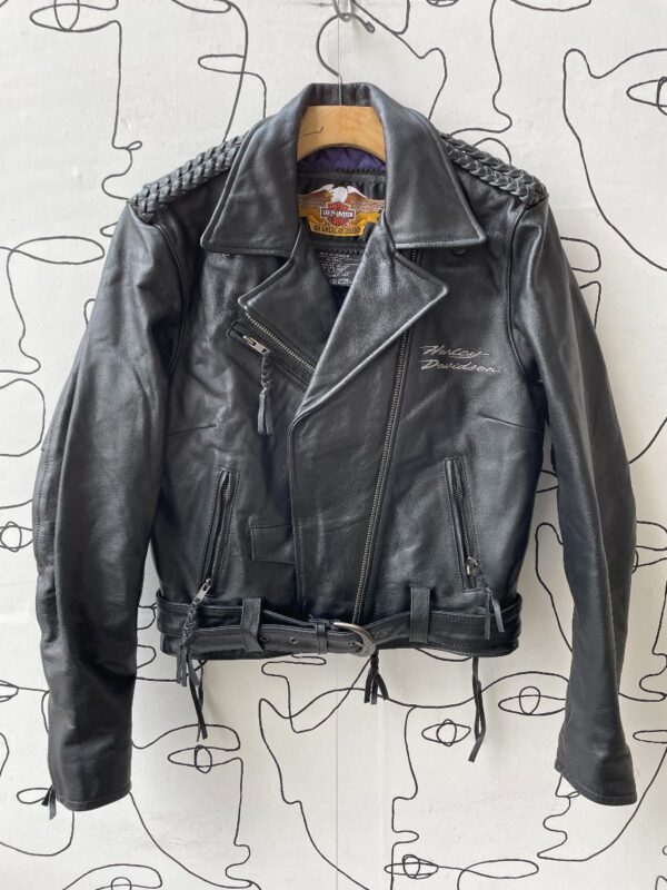 product details: HARLEY DAVIDSON LEATHER MOTORCYCLE JACKET BRAIDED DETAILS & QUILTED CONTRAST LINING photo