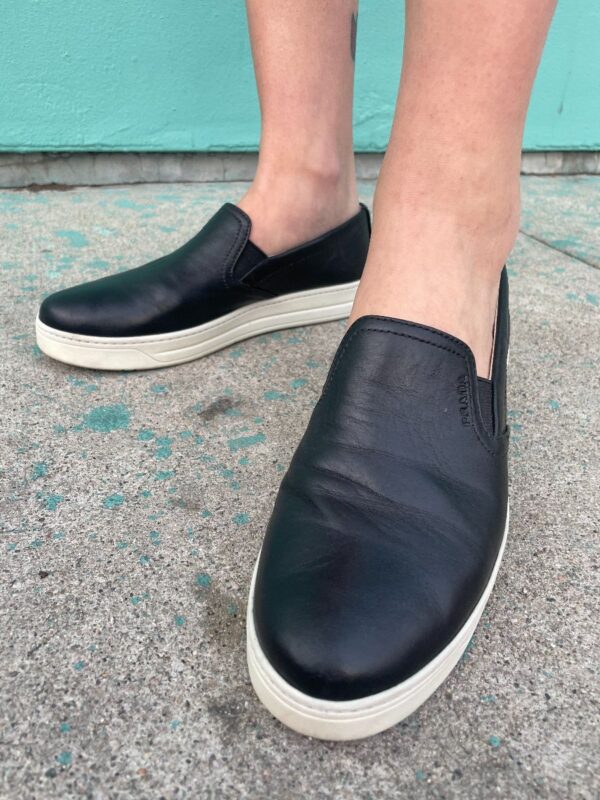 product details: LEATHER SLIP ON FLAT SNEAKER photo